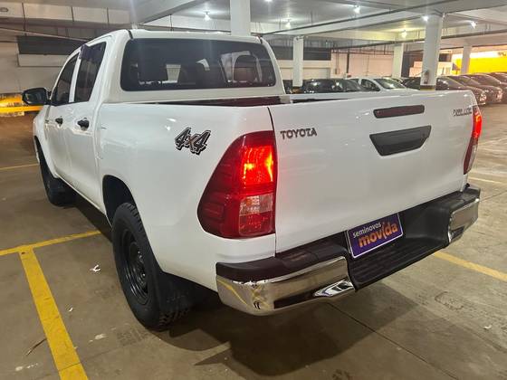 TOYOTA HILUX 2.8 D-4D TURBO DIESEL CD POWER PACK 4X4 AUTOMÁTICO